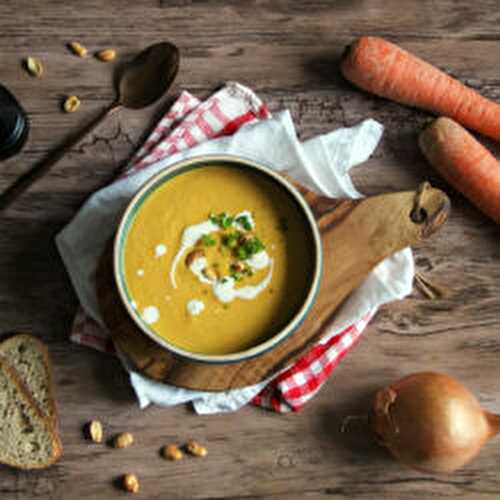 Velouté de courge butternut et carottes au beurre de cacahuètes et lait de coco