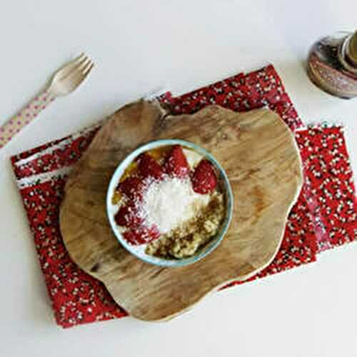Porridge de quinoa aux fraises et noix de coco