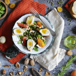 Salade au chèvre chaud et abricots au miel