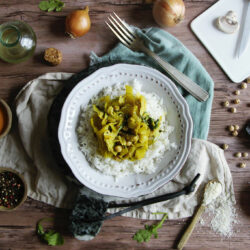 Chou, pois chiches et roquette à la noix de coco