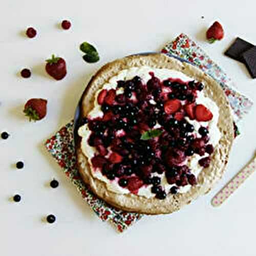 Pavlova au chocolat et fruits rouges