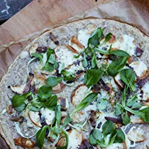 Pizza blanche à la pancetta et scarmoza