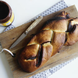 Brioche tressée à la pâte à tartiner sans œuf ni beurre ni lait