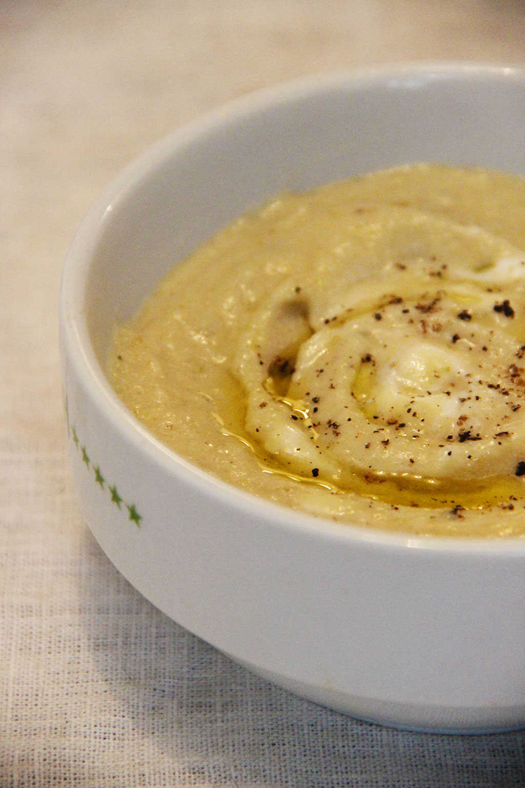 Velouté de céleri à la truffe noire