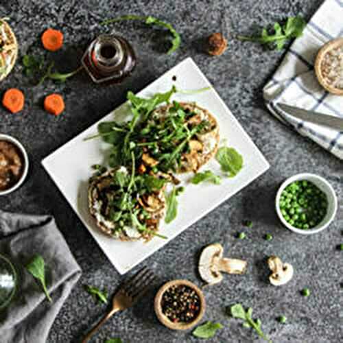 Muffins au chèvre frais, carottes, petits pois et chutney de rhubarbe