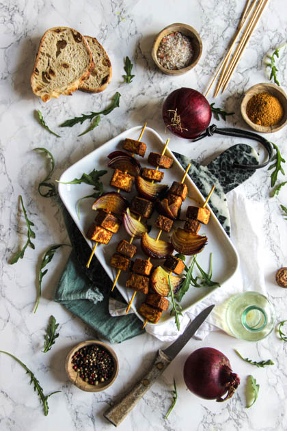 Brochettes de tofu au colombo