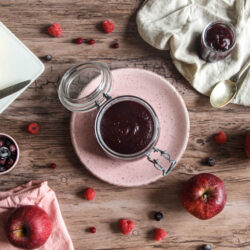 Compote pommes fruits rouges