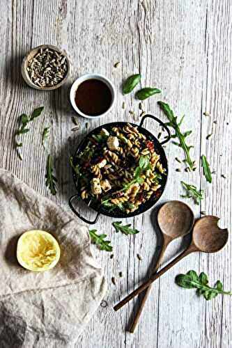 Salade de pâtes au pesto rouge