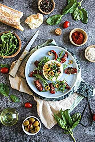 Chèvre frais apéro aux tomates séchées, basilic et olives