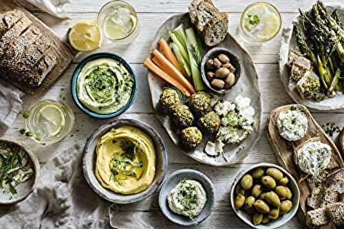 Apéro de fin de mois : 10 idées gourmandes et économiques pour recevoir sans se ruiner