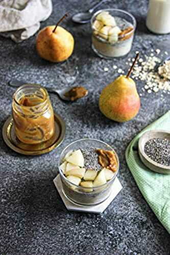 Parfait caramel, poire, flocons d’avoine et graines de chia overnight