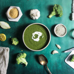 Crème verte de brocolis, épinards et citron