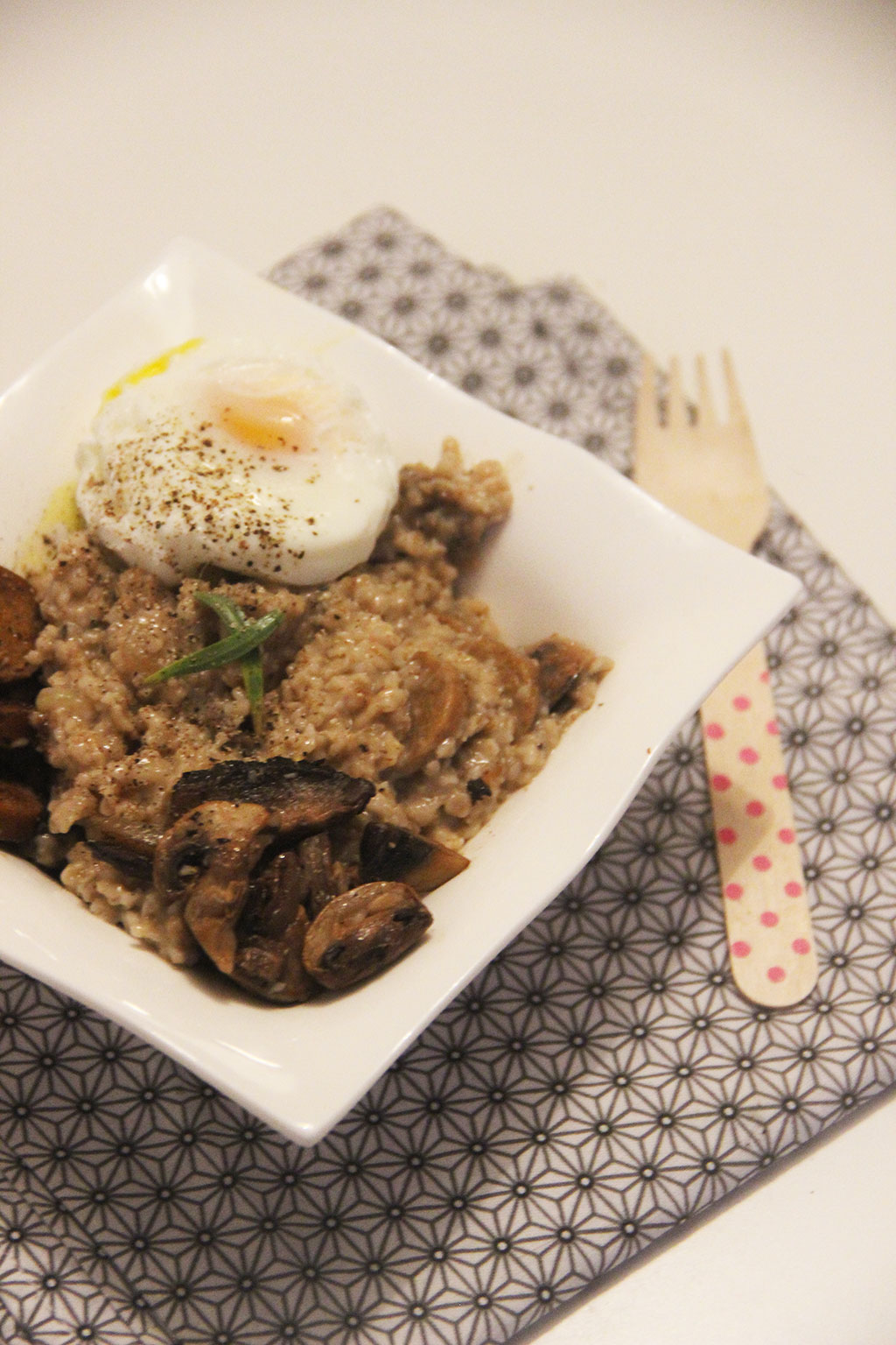 Porridge salé aux champignons et œuf poché