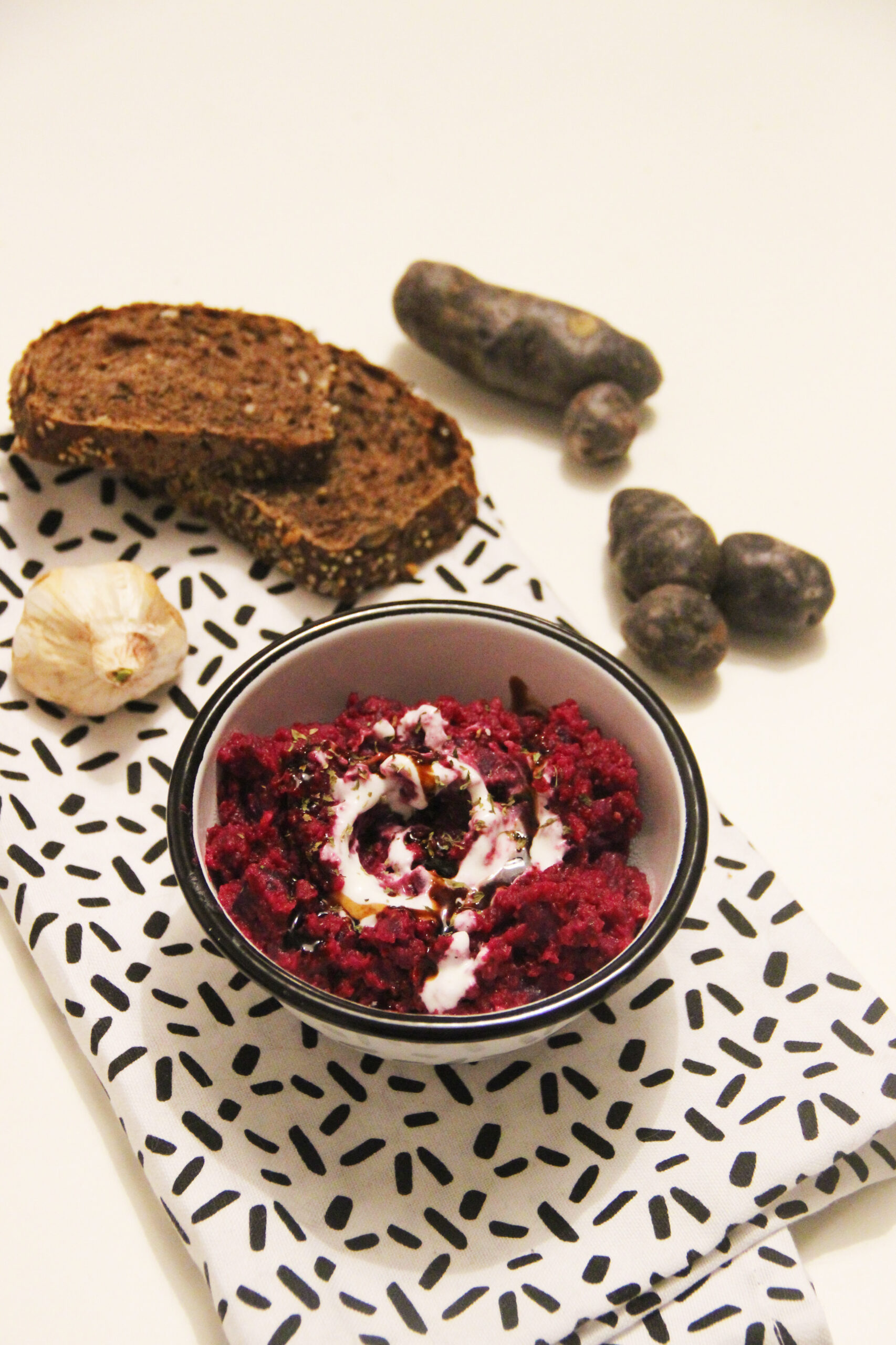 Purée de betterave et pomme de terre vitelotte