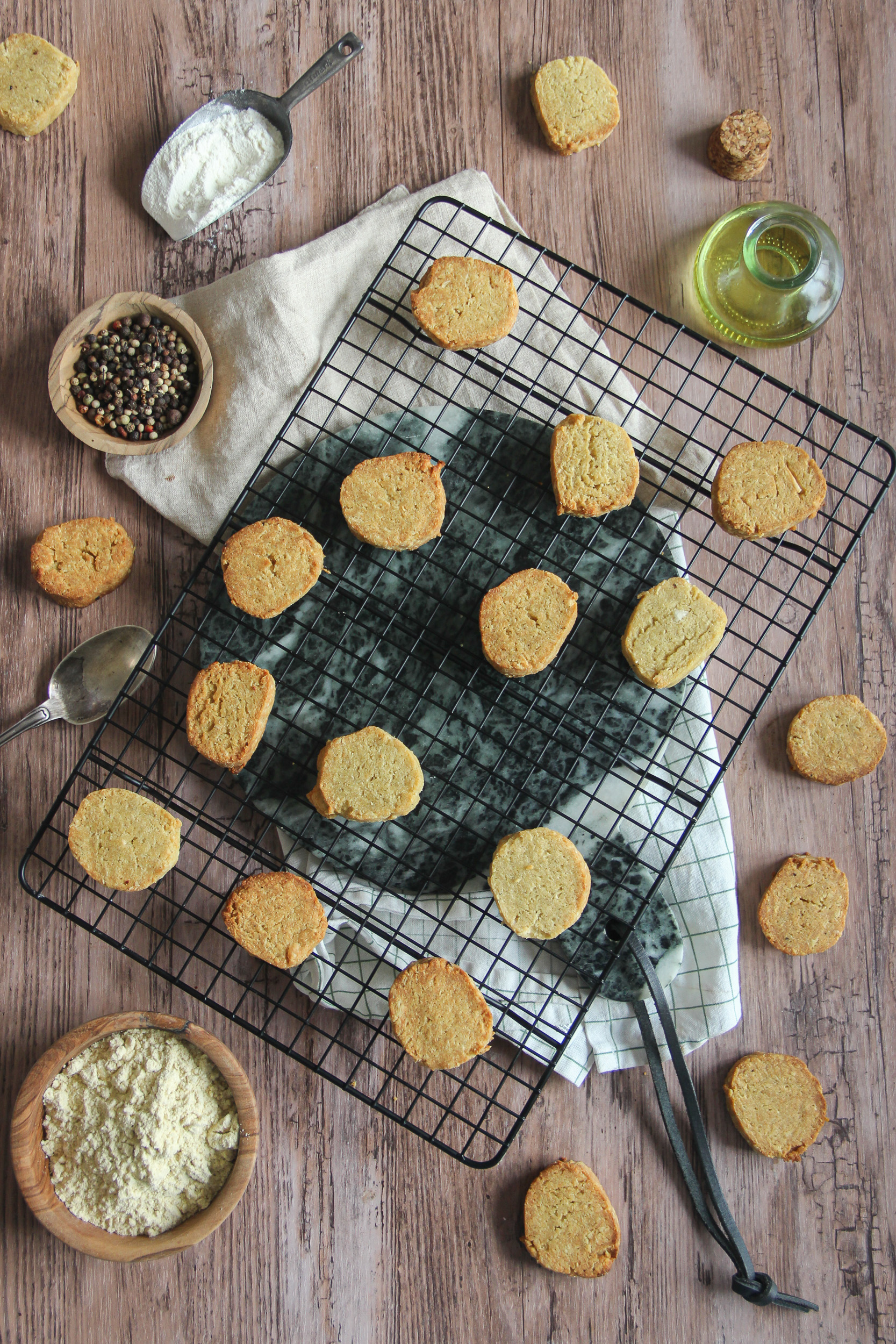 Biscuits croquants à la farine de maïs et provola piquant