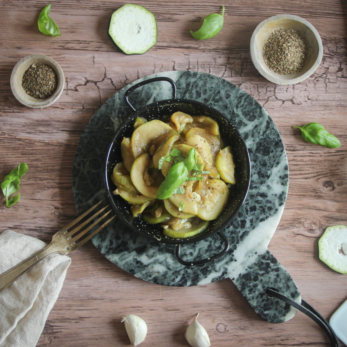 Poêlée de courgettes au basilic et soja