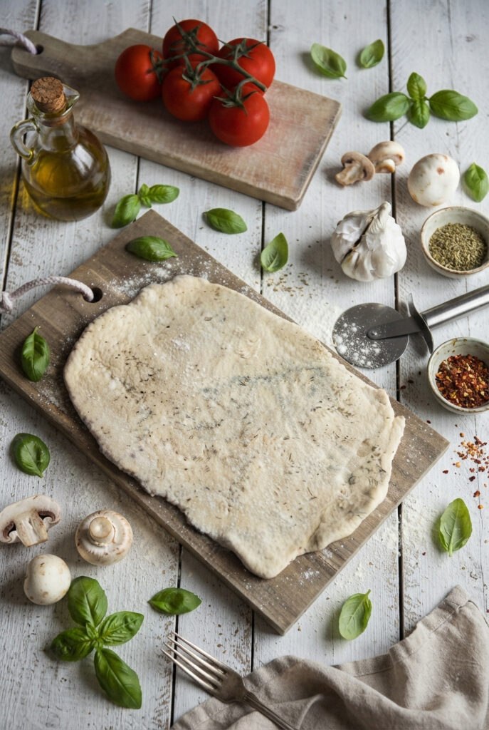 Pâte à pizza rectangulaire aux herbes