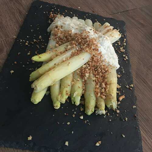 Asperges blanche pesto d'asperge et son crumble