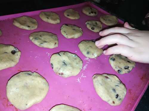 Cookies a la farine de châtaigne éclats de marron glacés et pépites de chocolat