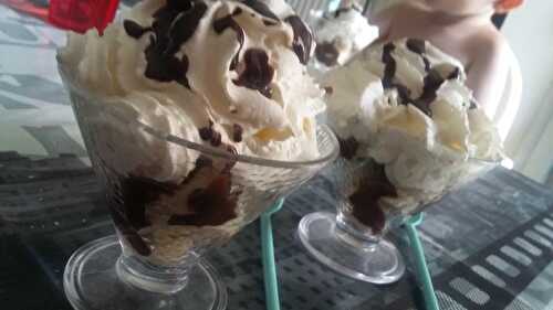 Coupes de glace à la banane gourmande au chocolat