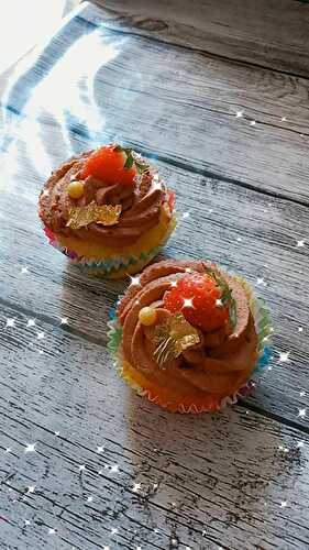 Cupcakes fourrée a la fraise chantilly chocolat