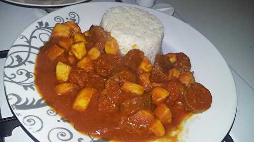 Encornet à la sauce tomate et au curry