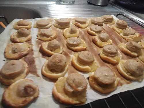 Feuilletés de boudin blanc a la truffe sur chutney de poire