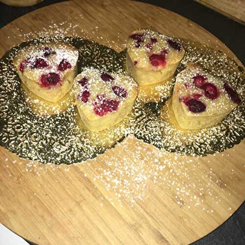 Gâteau au chocolat blanc, framboise et compote de pomme