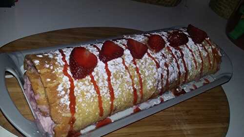 Gâteau roulé au mascarpone et aux fraises