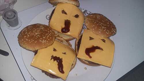 Hamburger monstrueux d'Halloween