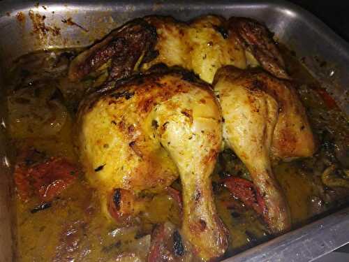 Ingrédients: 1 poulet 200 ml de bouillon de volaille 1 filet d'huile d'olive 6 gros... - Notre amour de cuisine 