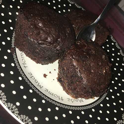Ingrédients: 4 Cas de farine 3 Cas de sucre 3 Cas de lait 2 Cas de cacao 1Càs d'huile...