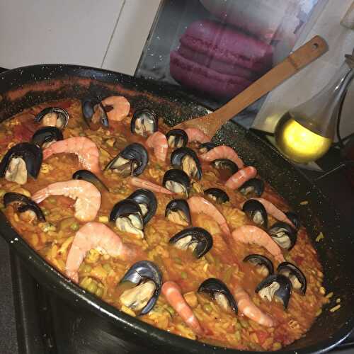 Ingrédients: 500 gr de riz long grain 250 gr de crevettes 500 gr de moules + eau...