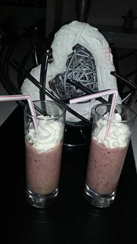 Milk shake a la banane, fraise et au citron