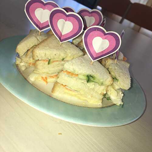 Minis club sandwich au concombre et au surimi