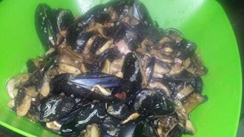 Moules marinières au champignons de Paris