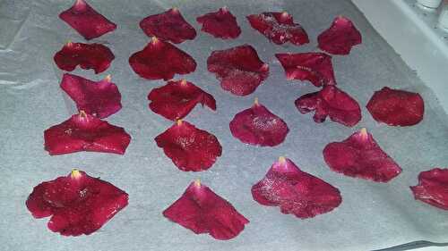 Pétales de rose cristalisés