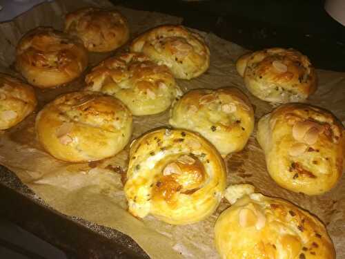 Petits pains roulés au fromage