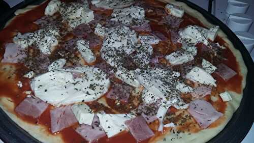 Pizza jambon mozzarella