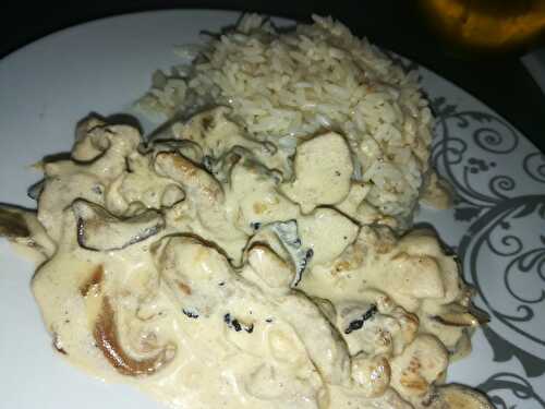 Poêlé de cèpes et de blancs de poulet a la crème  et au truffes