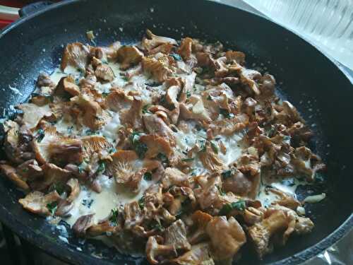 Poêlé de girolles sautées a la crème