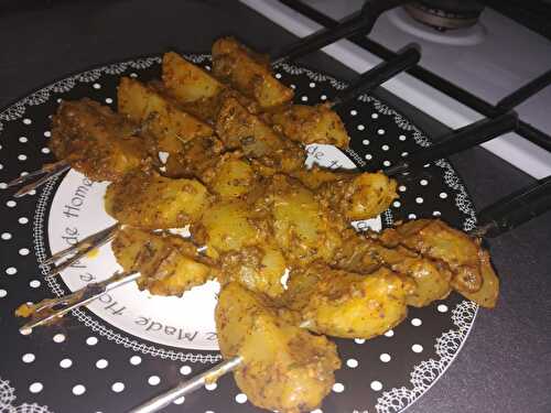 Pommes de terres en brochettes