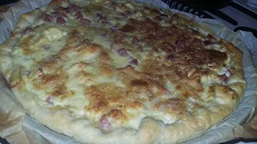 Quiche au dès de jambon, kiri, emmental