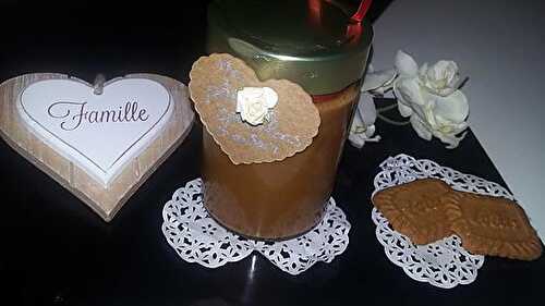 Roulé au cacao fourré a la pâte de spéculoos