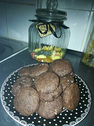 Sablés au cacao fourrés a la noix de coco