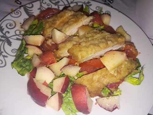 Salade aux brugnons et blanc de dinde panée au parmesan