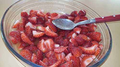 Salade de fraise au citron et à la vanille