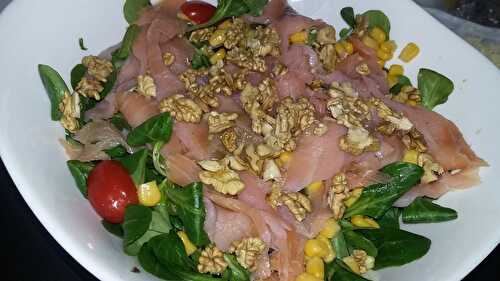 Salade mâche saumon noix