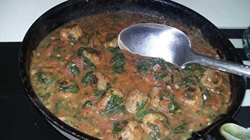 Sauce tomate aux épinards et aux boulettes de sardines