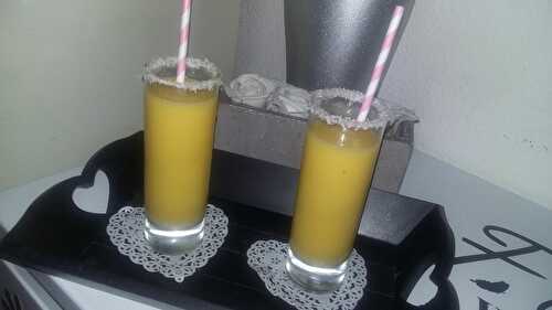 Smoothie orange mangue ananas